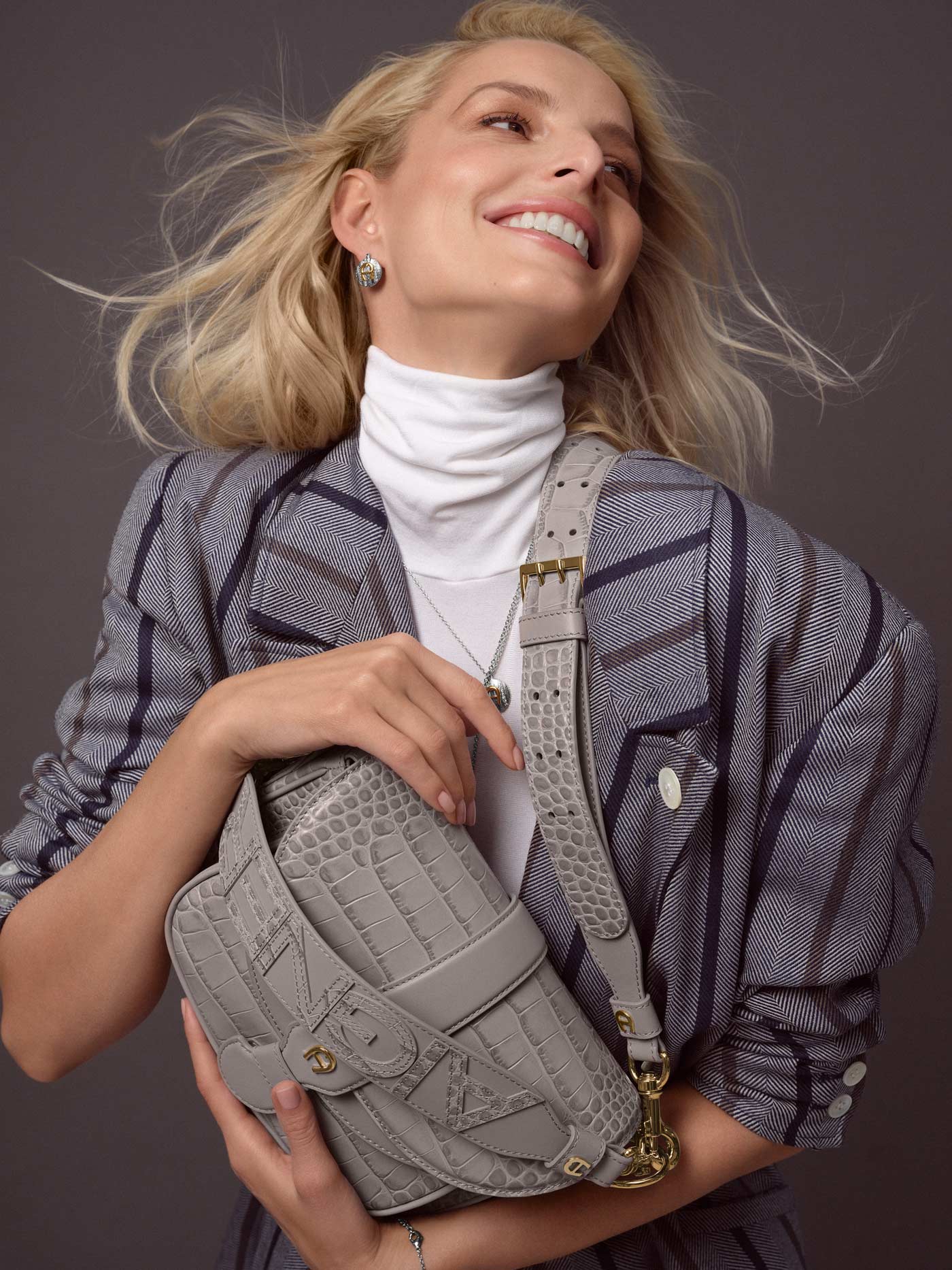 ACHATZ_Aigner_munich_bags_campaign_fall-winter_2021_ad_callabag