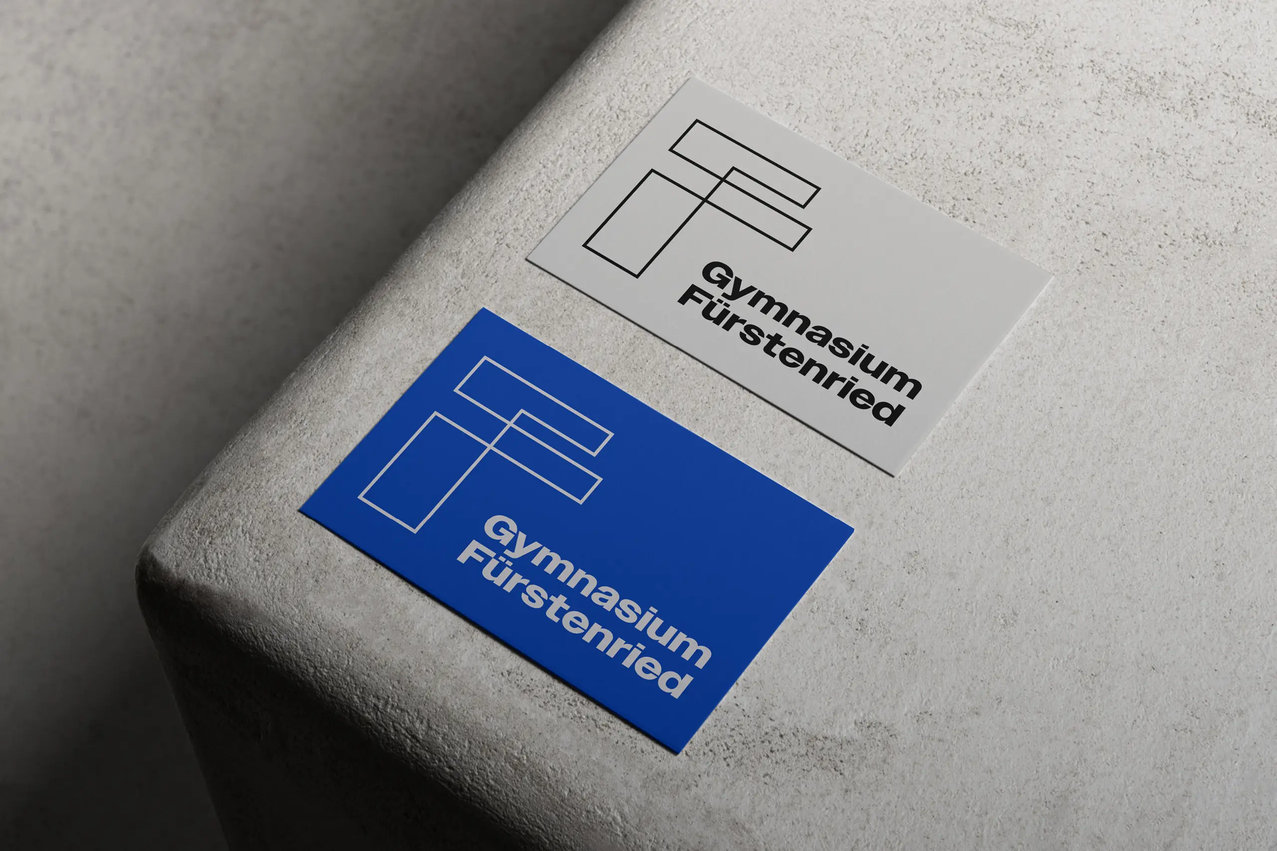 Logodesign und Designsystem für das Gymnasium Fürstenried, München. Visitenkarten